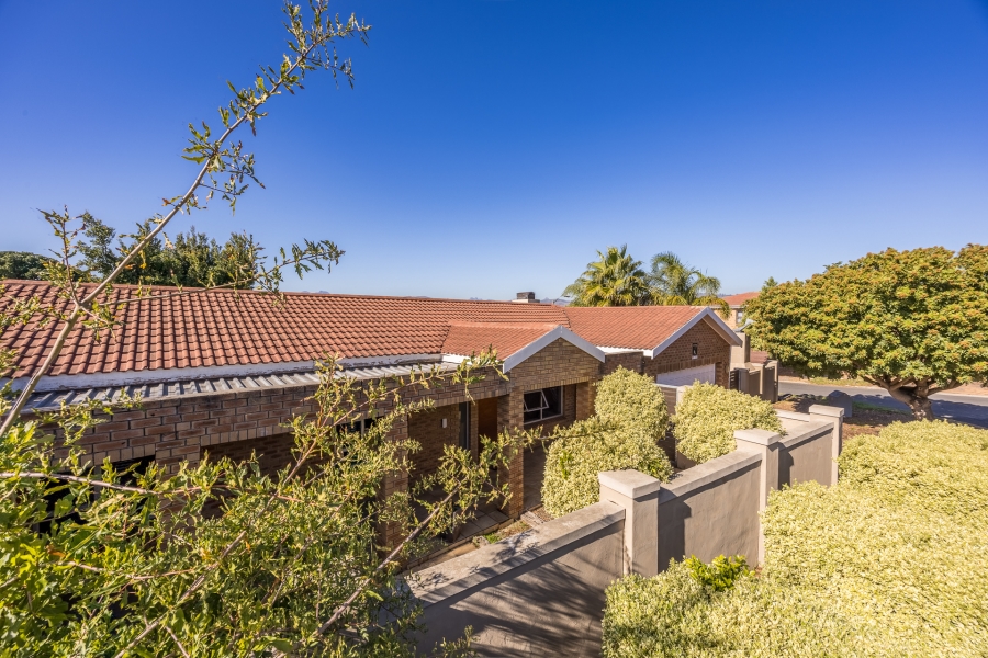 4 Bedroom Property for Sale in Protea Heights Western Cape